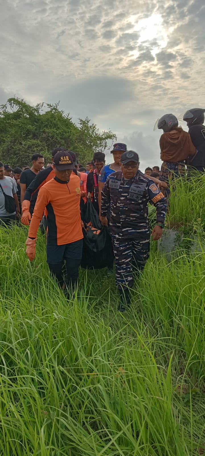 Korban yang hanyut akhirnya ditemukan di kawasan Pantai Lingga, Kelurahan Banyuasri, Buleleng.