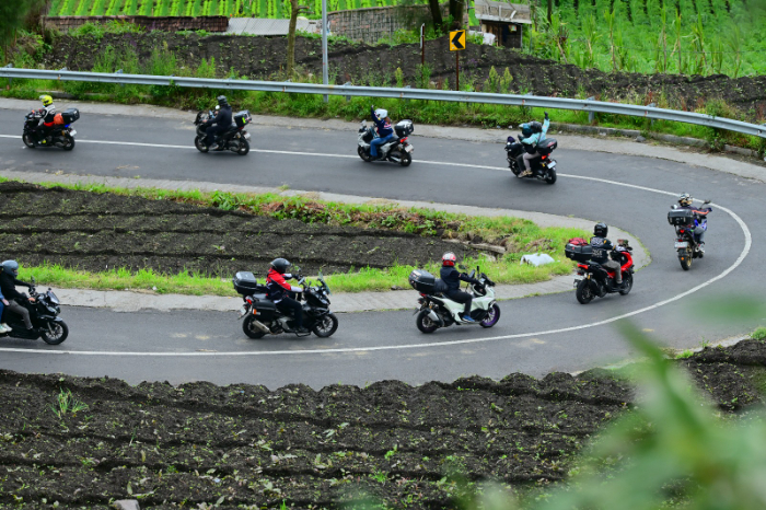 Semangat Cari Aman Warnai Touring Ridevolution 6.0 HAI Badung Chapter ke Mojokerto