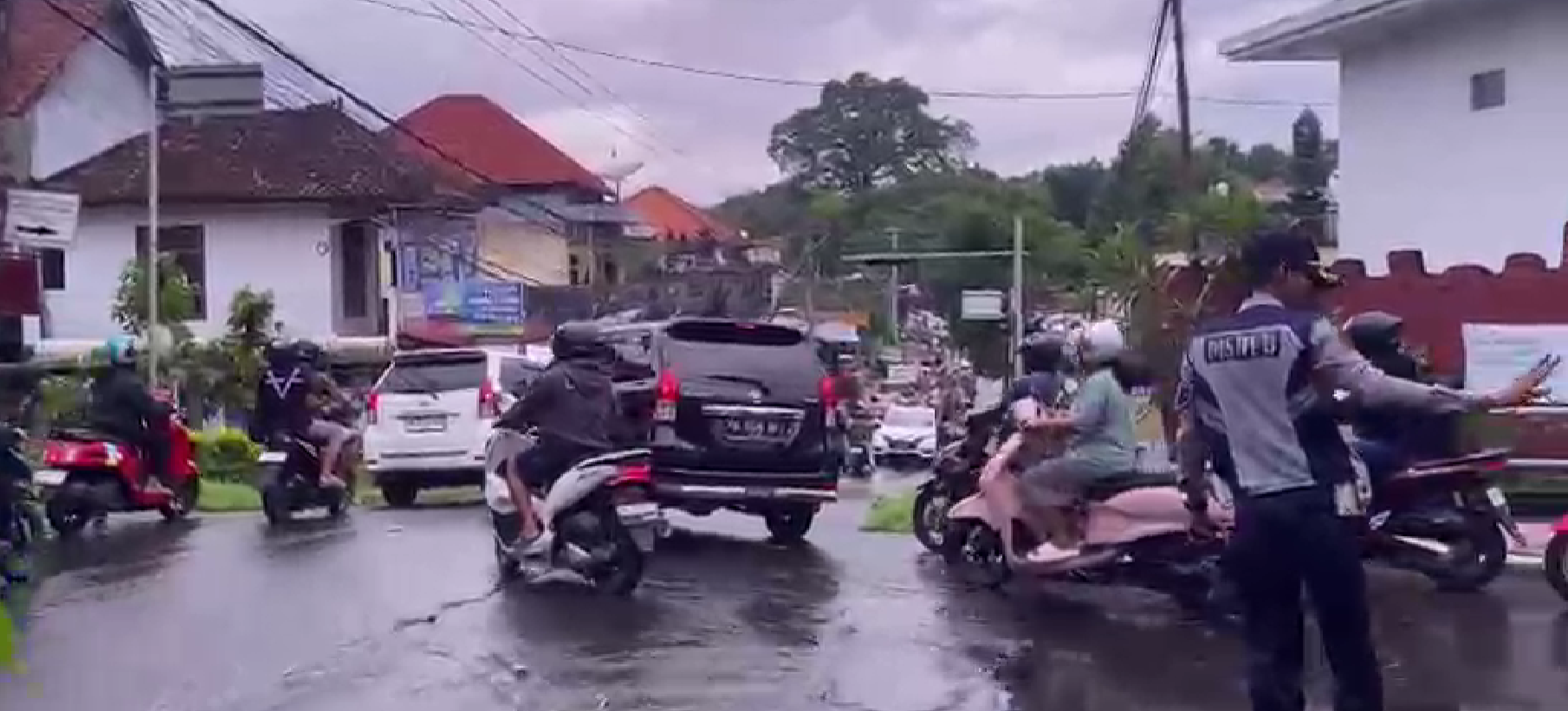 Kemacetan yang terjadi di kawasan Jalan Laksamana-Srikandi-Baktiseraga.