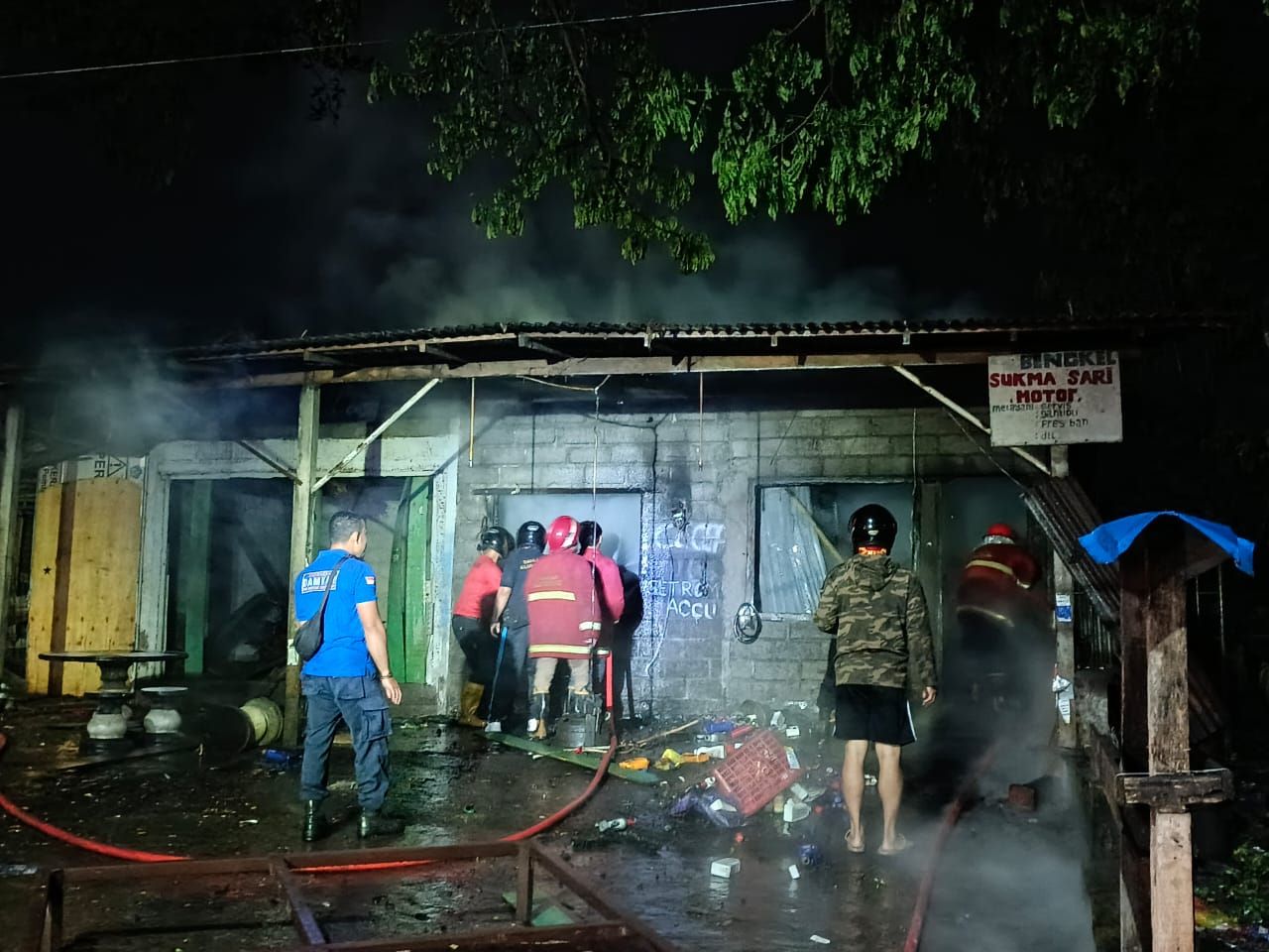 Bengkel di Jalan Bypass Ida Bagus Mantra, wilayah Banjar Dukuh, Desa Gelgel, Klungkung mengalami peristiwa kebakaran, Minggu (11/1/2026).