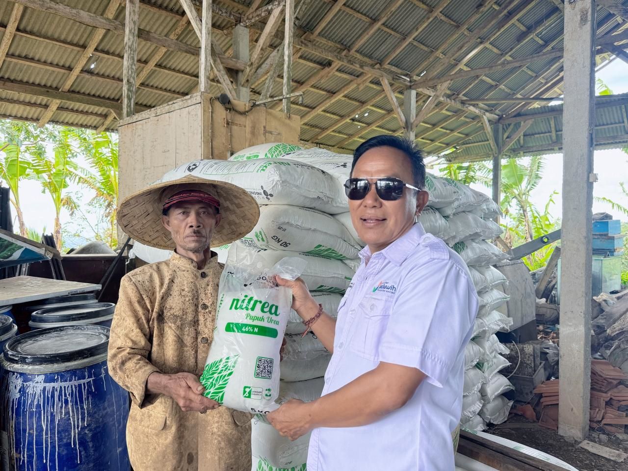 Penyerahan pupuk kepada kelihan tempek subak yang ada di Jatiluwih.