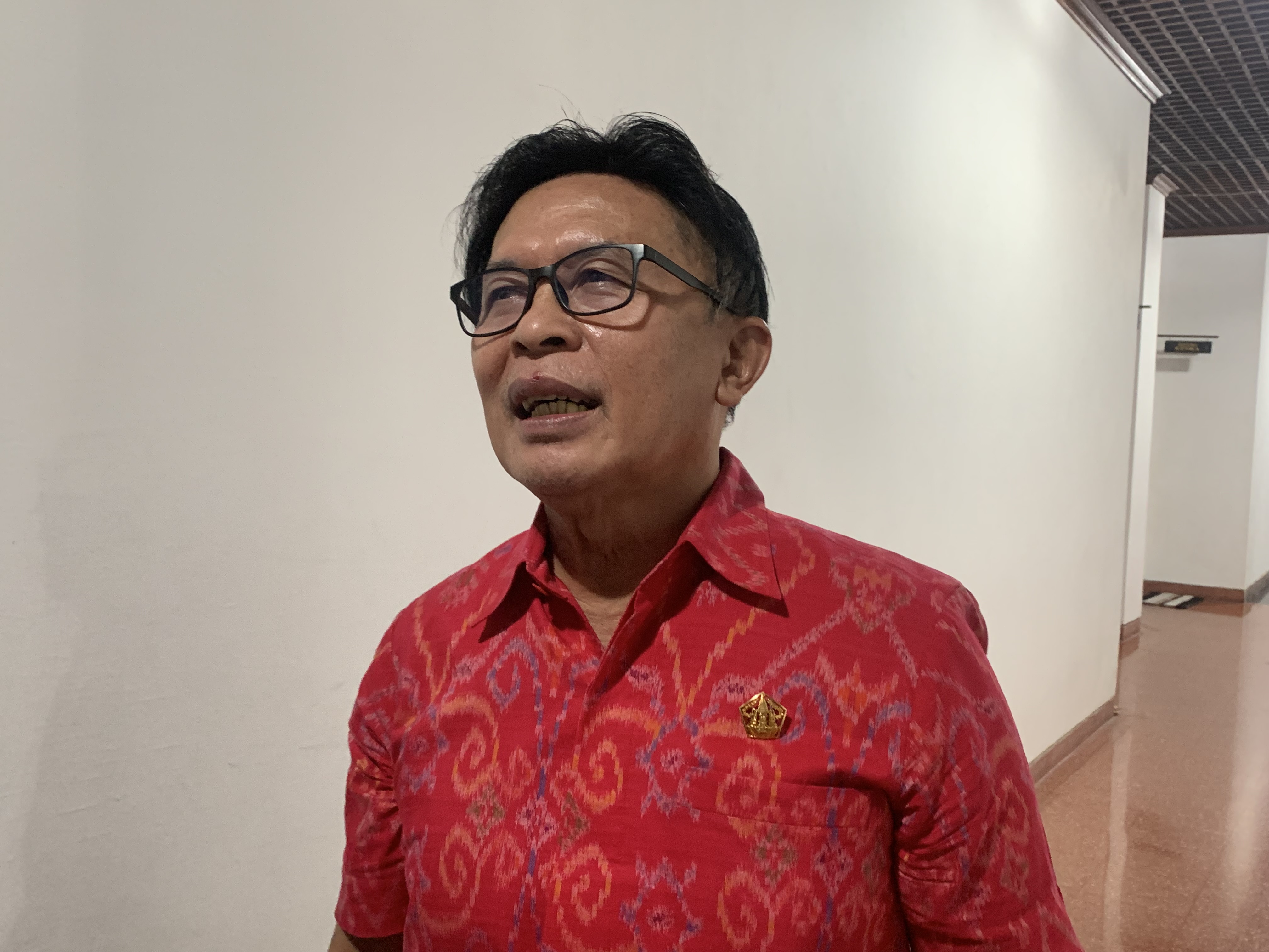 ADUAN: Ketua Pansus TRAP DPRD Bali, I Made Supartha saat diwawancara disela-sela rapat di Kantor DPRD Bali, Kamis (15/1)