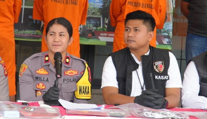 Wakapolres Bangli Kompol Willa Jully Nendissa (kiri) dan Kasat Reskrim Iptu Nur Habib Auliya masuk daftar mutasi.