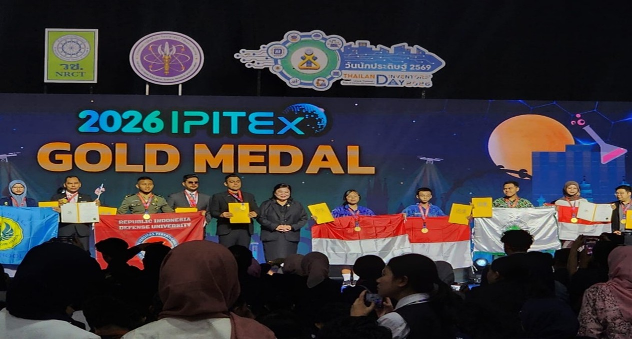 Momen Penyerahan Medali Emas oleh Panitia IPITEx 2026