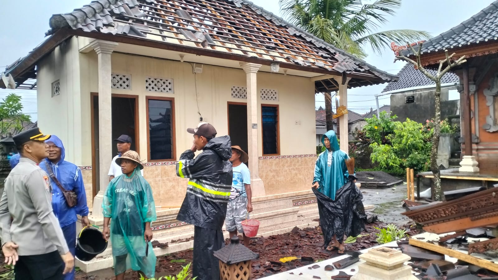 RUSAK : Kondisi bangunan rumah warga di Desa Batubulan Kangin, Gianyar.