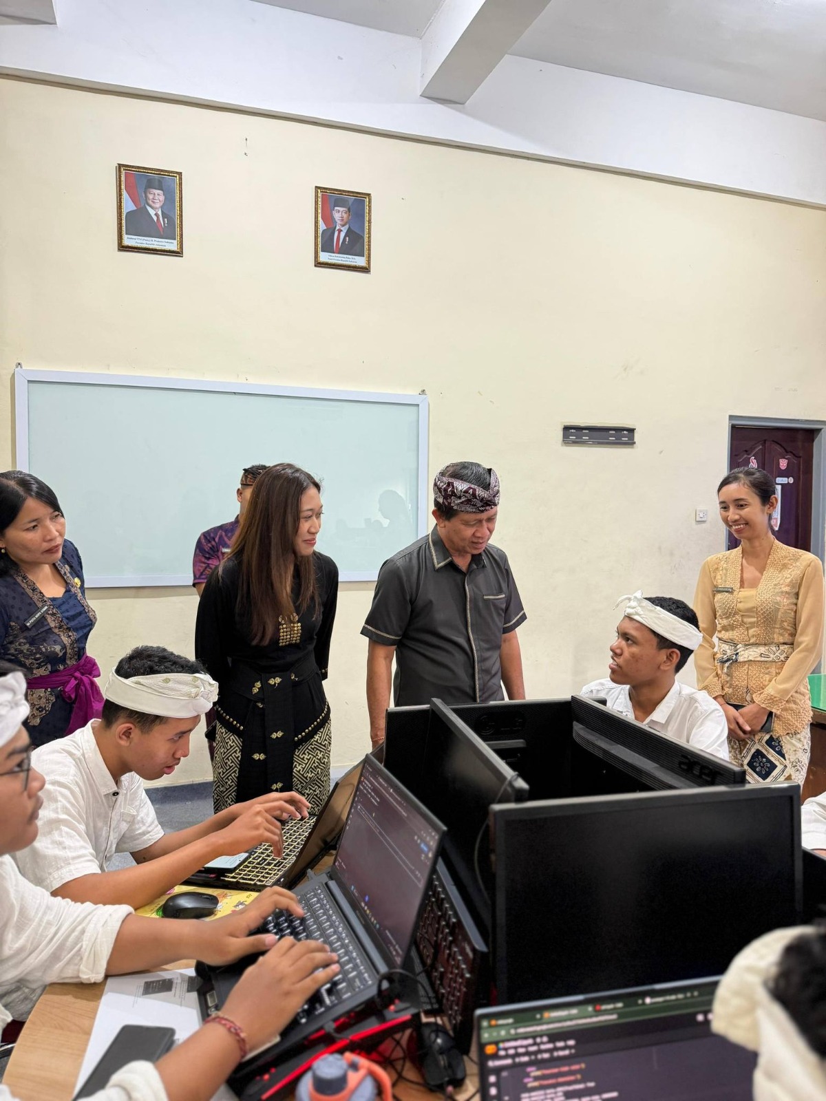 KUNJUNGAN : Komisi IV DPRD Bali kunjungi SMK 1 Mas Ubud.