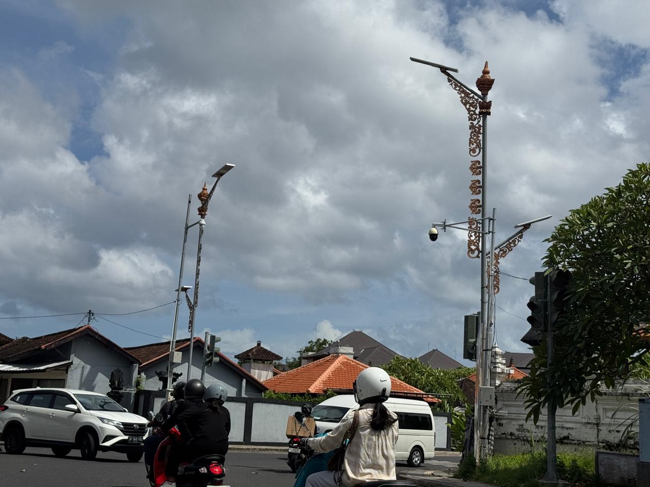 Salah satu PJUTS yang dipasang Dishub Badung di Jalan Nusa Dua Selatan, Kecamatan Kuta Selatan.