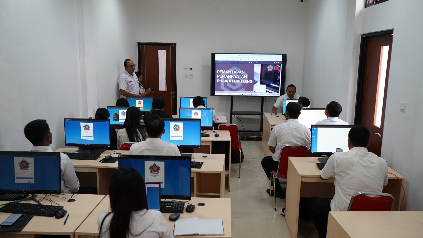 Pelatihan e-surat dan TTE di Kominfosanti Buleleng