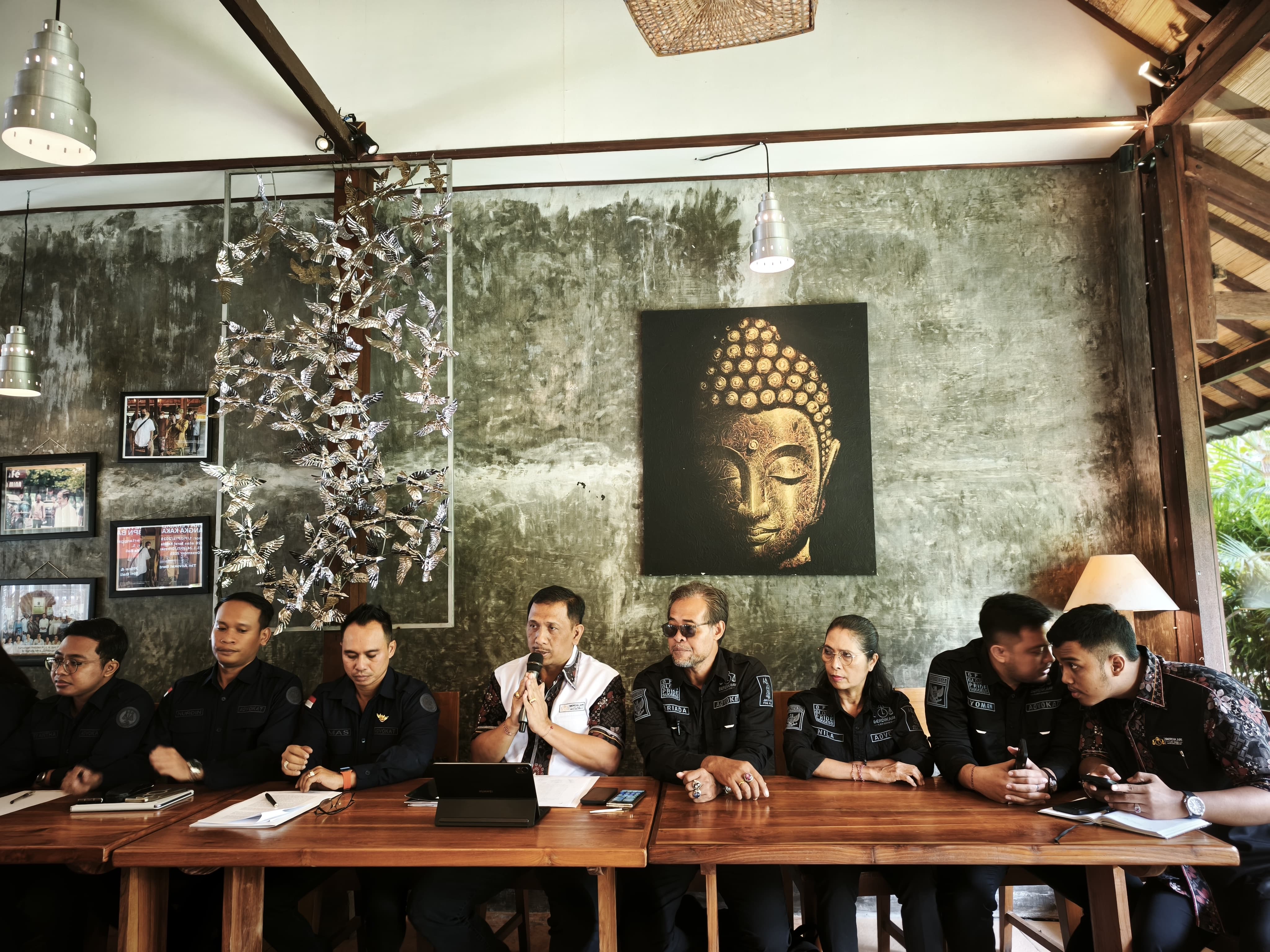Tim Hukum Kepala BPN Bali Made Daging, yang dikomandoi Gede Pasek Suardika dan Made