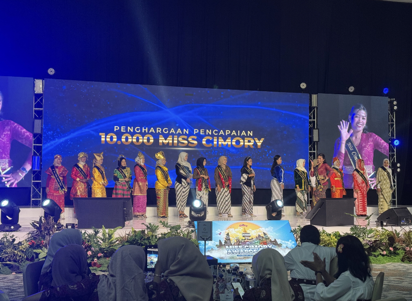PENGGERAK: Para Miss Cimory yang hadir pada malam apresiasi, Kamis (22/1)