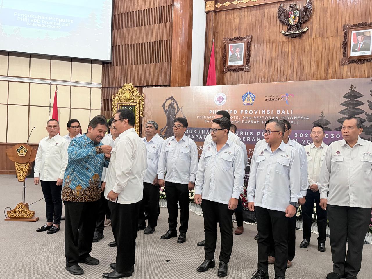 PENGUKUHAN: Pengukuhan Pengurus PHRI BPD Bali periode 2025-2030 yang dirangkaikan dengan acara Rakerda I Tahun 2026 PHRI BPD Provinsi Bali bertempat di Gedung Wiswa Sabha Utama, Kantor Gubernur Bali