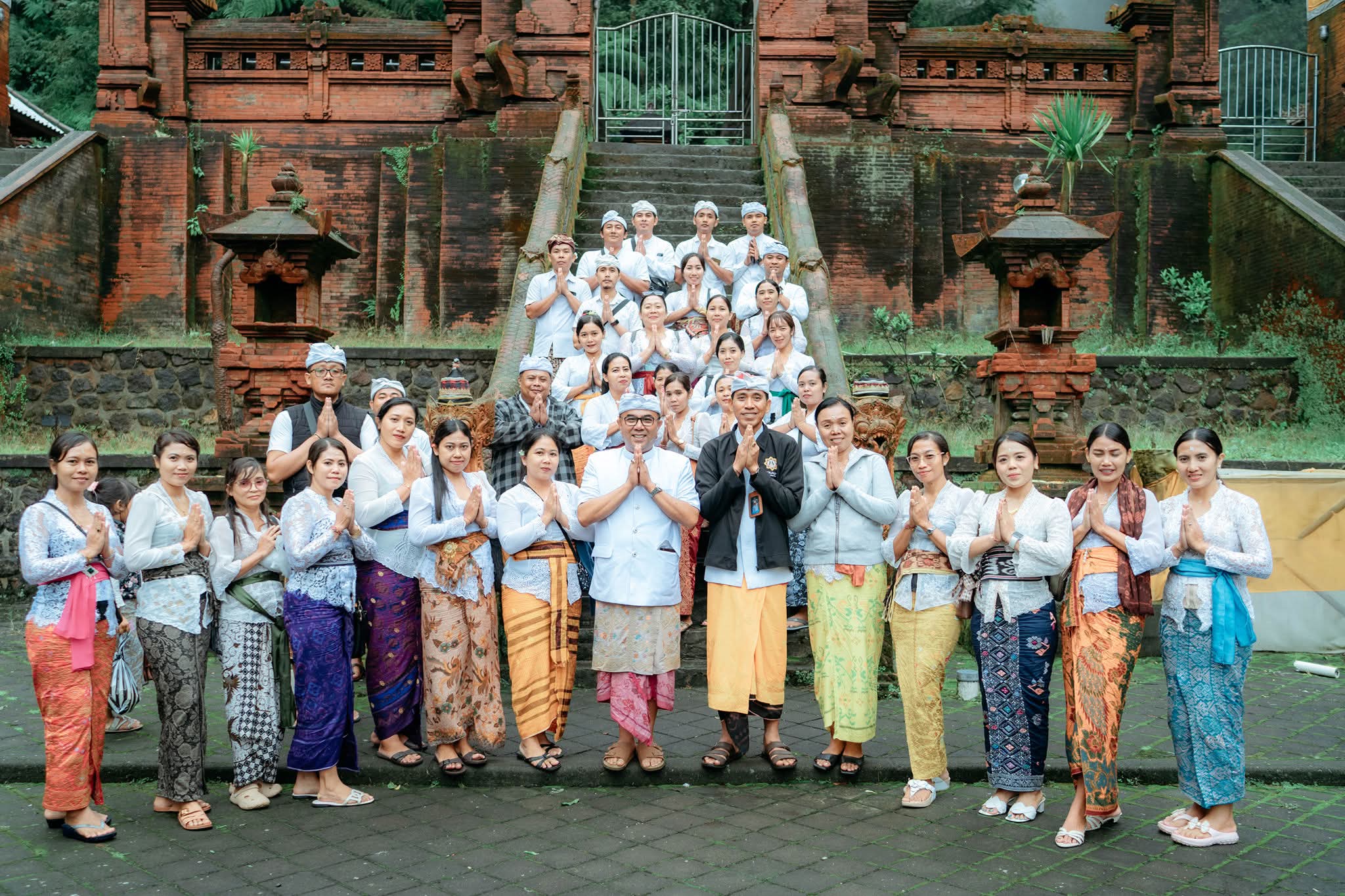 TIRTAYATRA : Pelaksanaan tirtayatra oleh Seksi Pendidikan Agama Hindu Kemenag Gianyar.