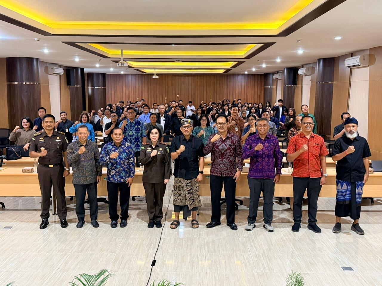 Universitas Mahasaraswati Denpasar menyelenggarakan Kuliah Umum bertema &ldquo;Problematika dan Poin-Poin Krusial dalam Pelaksanaan KUHP dan KUHAP 2026&rdquo; pada Senin, (26/1)