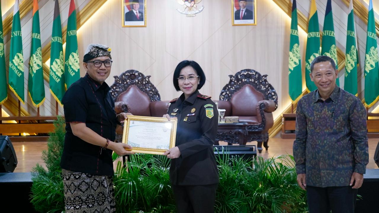 Universitas Mahasaraswati Denpasar menyelenggarakan Kuliah Umum bertema &ldquo;Problematika dan Poin-Poin Krusial dalam Pelaksanaan KUHP dan KUHAP 2026&rdquo; pada Senin, (26/1)
