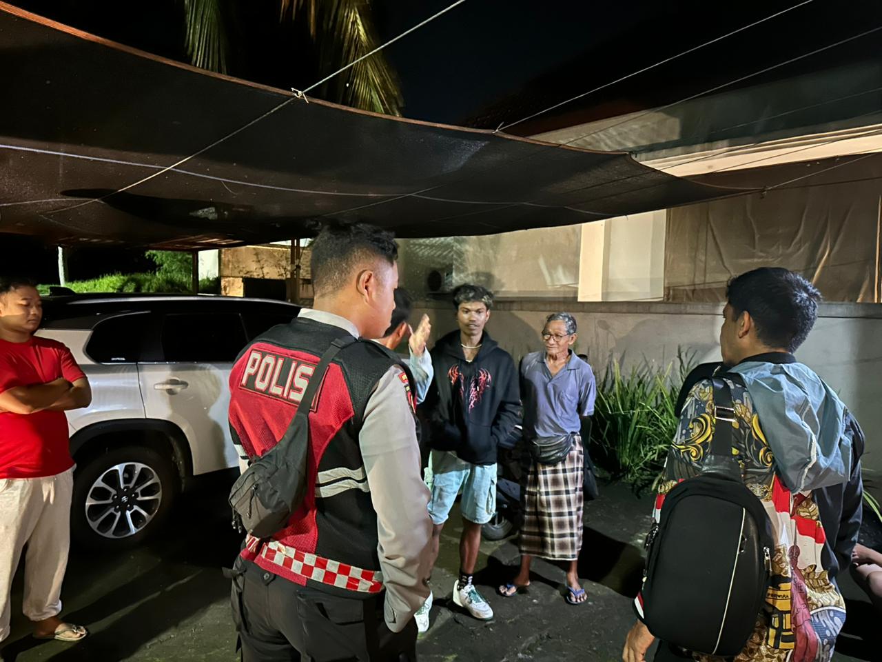 KERIBUTAN : Polsek Tegallalang tindaklanjuti laporan keributan.