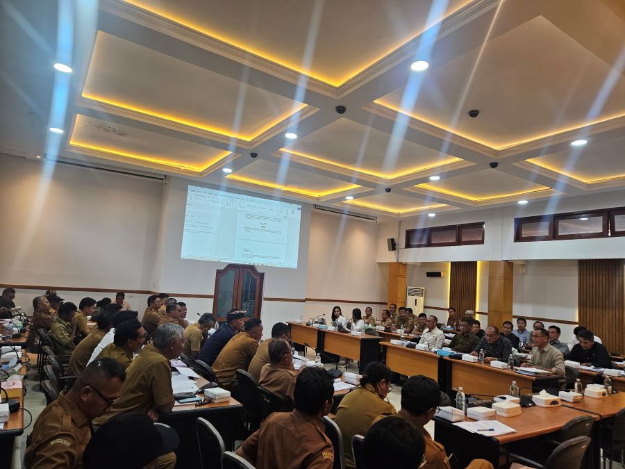 Bapemperda melakukan sosialisasi di DPRD Klungkung.