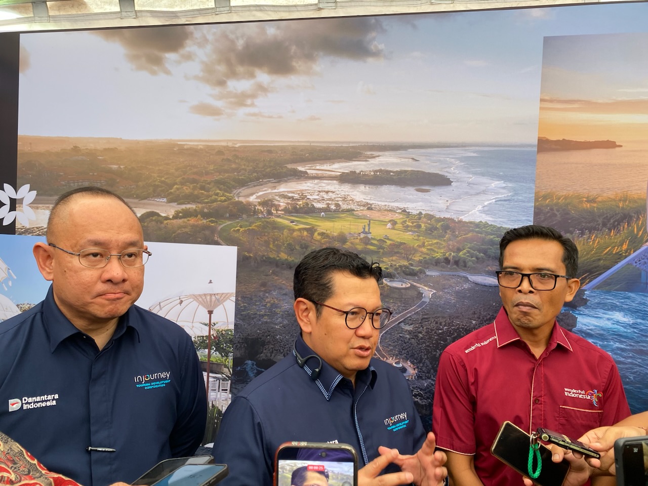 Direktur Operasional ITDC, Troy Warokka, Plt Direktur Utama ITDC, Ahmad Fajar, dan Kadis Pariwisata Badung, Nyoman Rudiarta saat menemui awal media, Rabu (28/1).