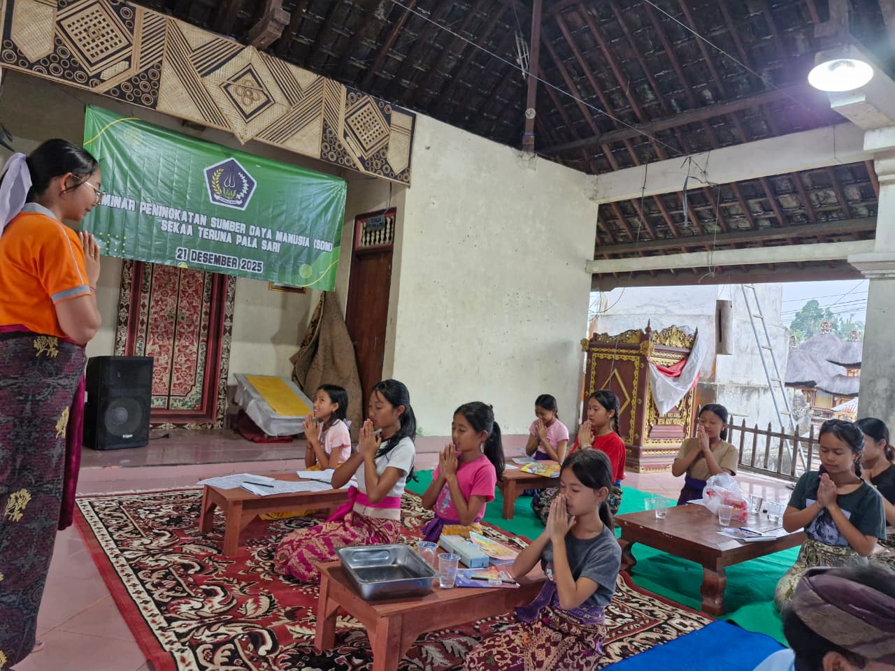 PEMBINAAN : Pembinaan peserta pesraman di Desa Adat Patas, Desa Taro, Kecamatan Tegallalang.
