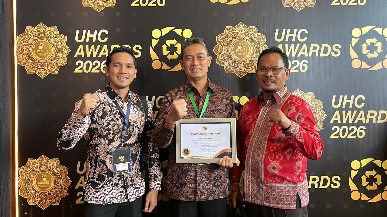 Wakil Bupati Buleleng, menerima penghargaan UHC Award Tahun 2026 kategori Madya untuk Pemerintah Kabupaten (Pemkab) Buleleng