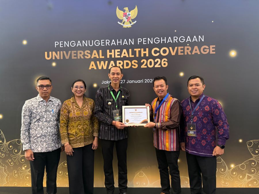 Pemkab Klungkung menerima penghargaan Universal Health Coverage (UHC) Award Kategori Utama, Selasa (27/1/2026).