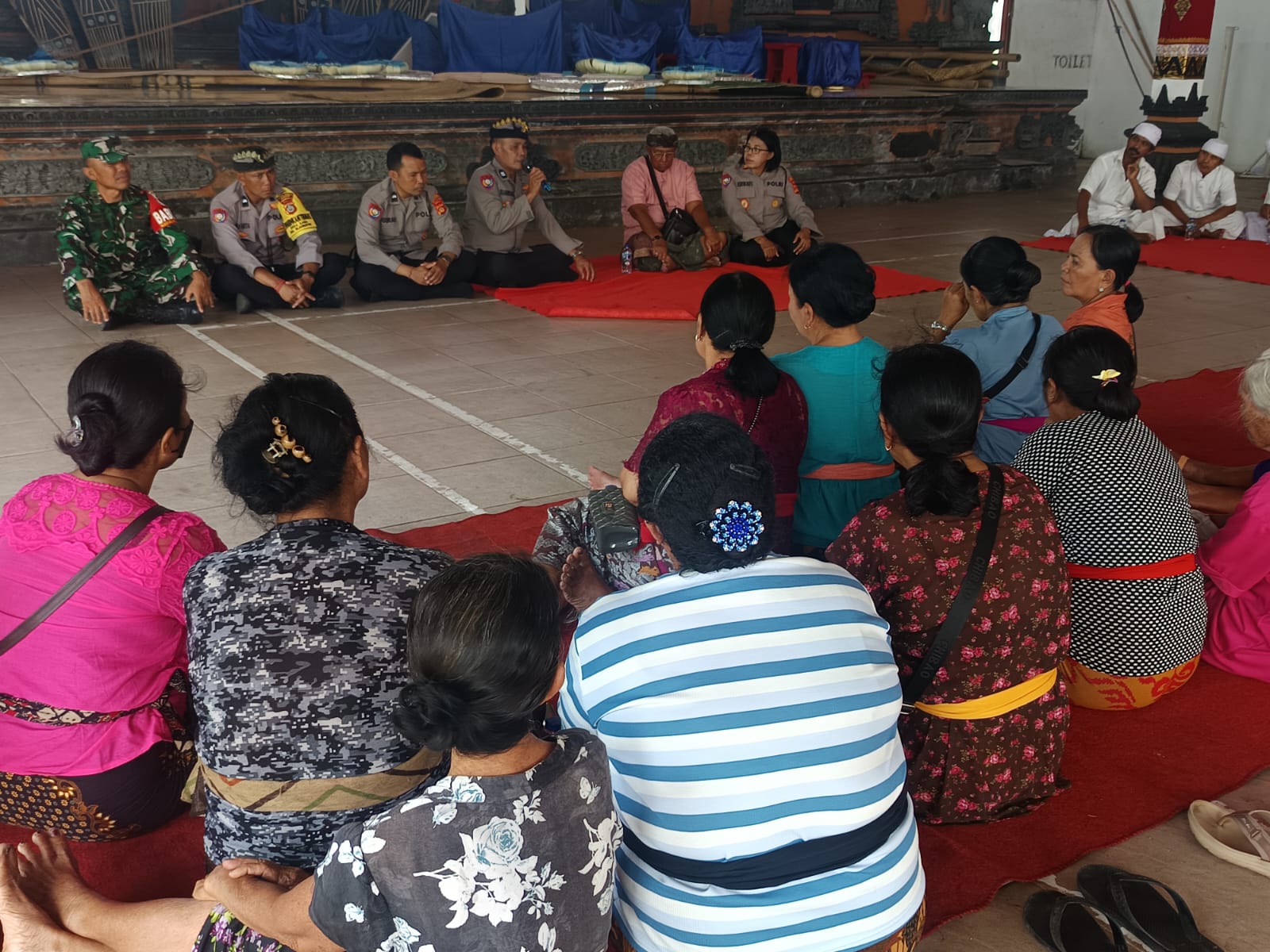 CURHAT : Jumat Curhat Polres Gianyar di Desa Blangsinga, Desa Saba, Kecamatan Blahbatuh.