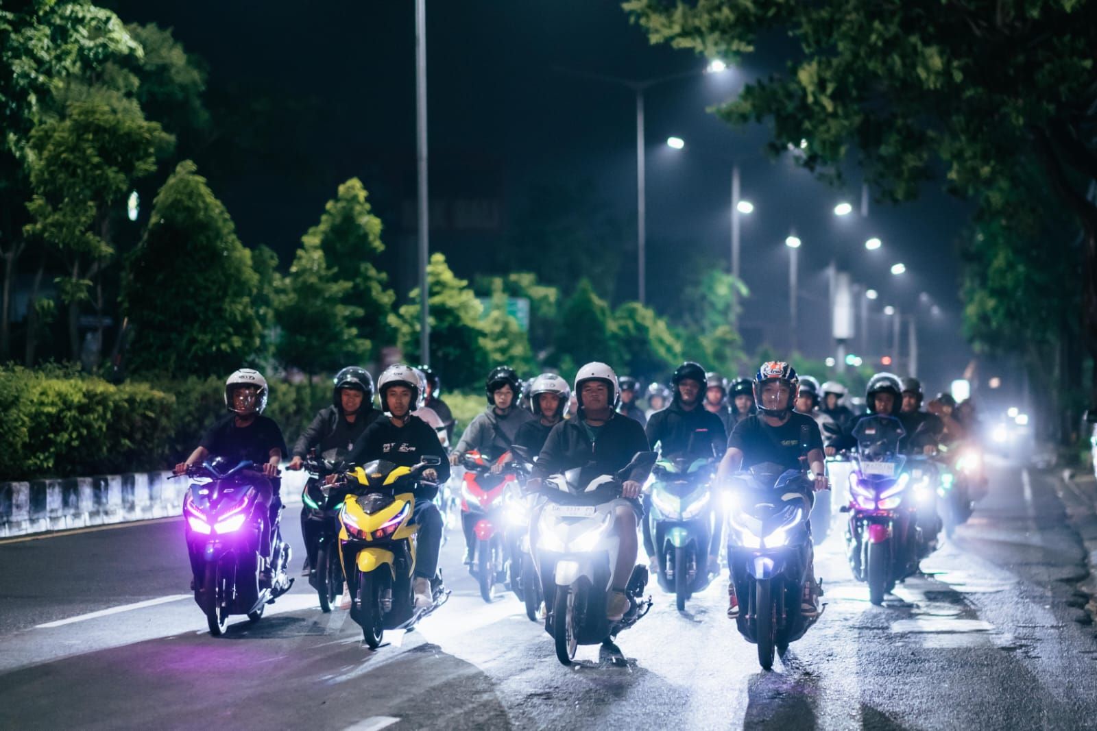 Night City Riding riding bersama menikmati suasana malam kota dilanjutkan dengan sesi photo hunter.&nbsp;