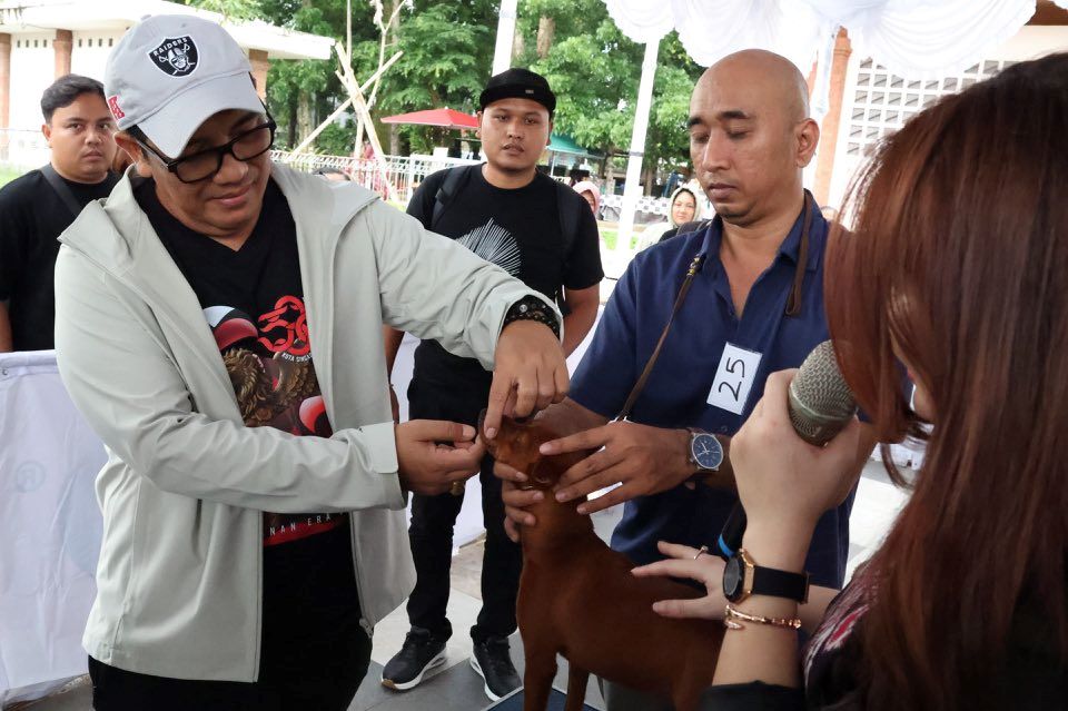 Vaksinasi darurat di Desa Munduk, Kecamatan Pupuan, Tabanan dilakukan setelah satu warga digigit anjing positif rabies.