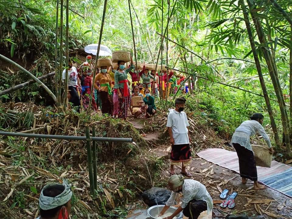 Prosesi Nilem Jro Kubayan di Desa Penglipuran