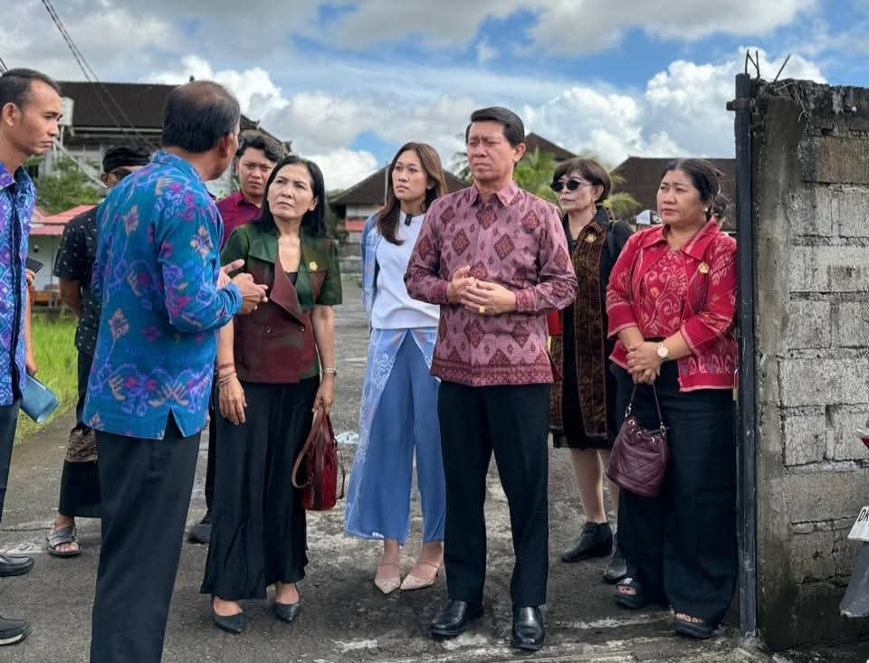 SIDAK : Pelaksanaan inspeksi mendadak (sidak) ke sejumlah SMA Negeri di Kabupaten Gianyar, Selasa (3/2).