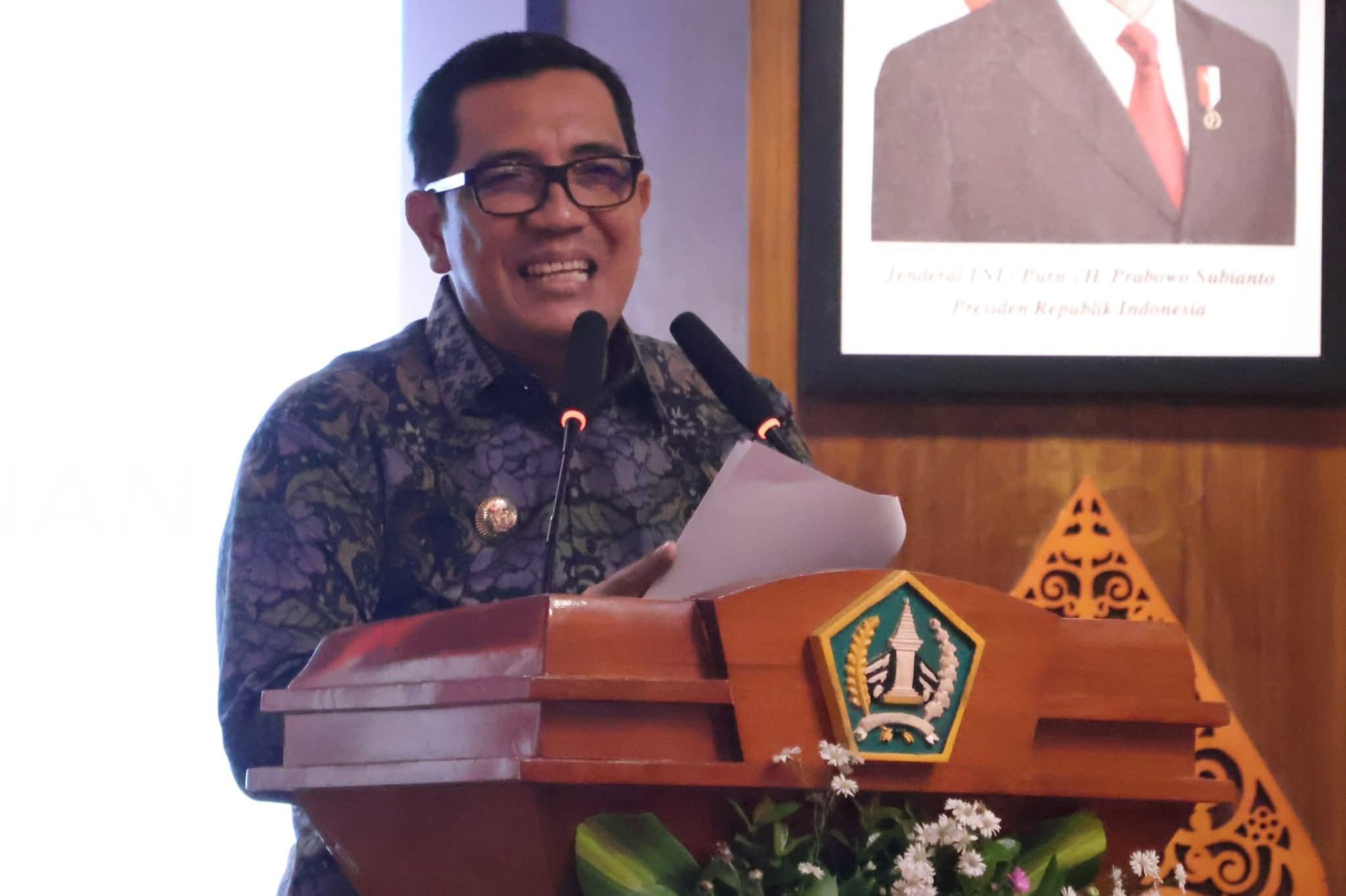 Bupati Tabanan, Komang Gede Sanjaya mengimbau masyarakat tetap waspada virus Nipah.
