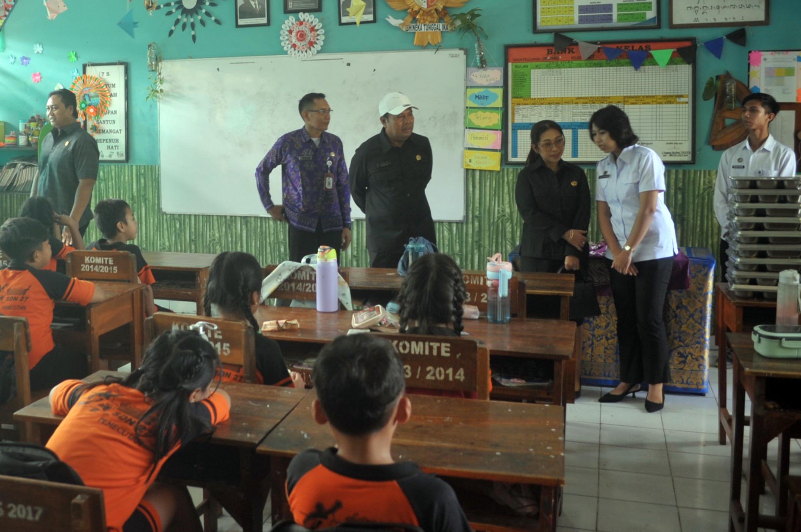 DPRD Kota Denpasar saat meninjau program MBG di SDN 27 Pemecutan, Denpasar, Selasa (3/2).