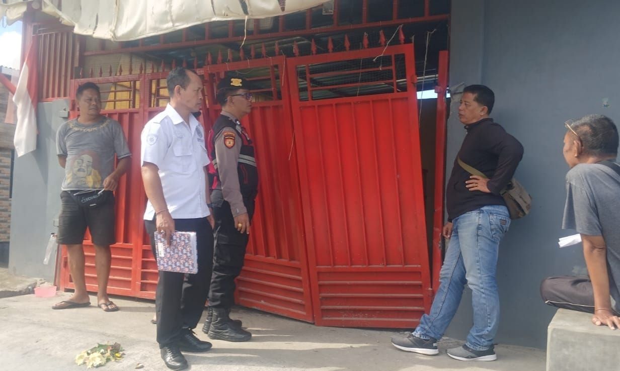 Sebuah toko yang berhasil dibobol maling di wilayah Desa Tamblang, Kecamatan Kubutambahan, Buleleng, Senin (2/2/2026). &nbsp;