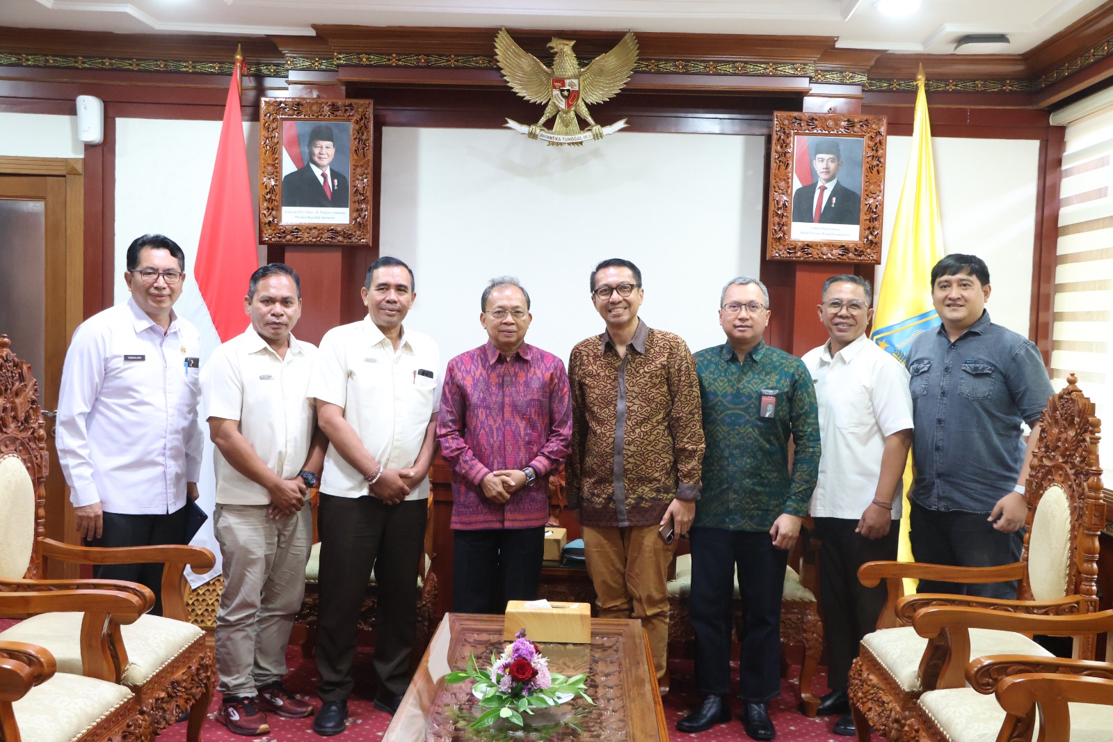 MARATON: Gubernur Koster saat menerima jajaran manajemen Prama Sanur Beach di Ruang Tamu Kantor Gubernur Bali, Rabu (4/2)