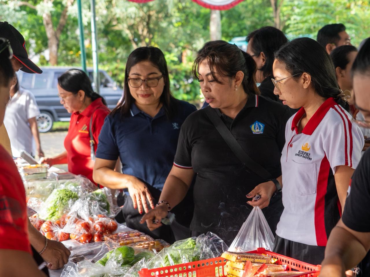 Pelaksanaan Badung Promo Tani di area Puspem Badung, Jumat (6/2).