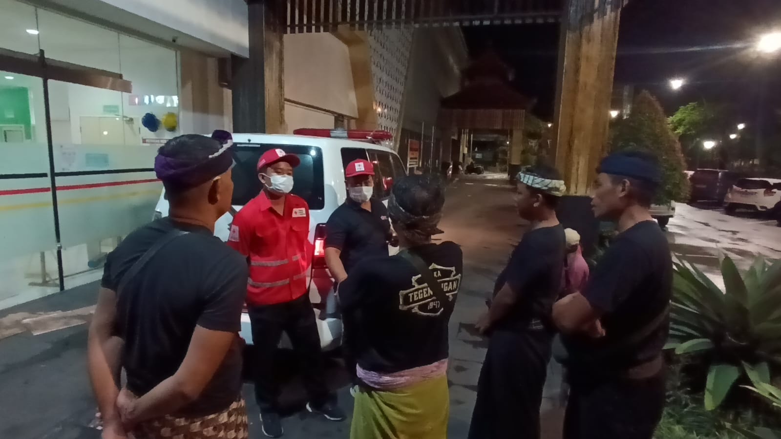 SELAMAT : Pemuda terseret arus Sungai Petanu dievakuasi dengan kondisi selamat.