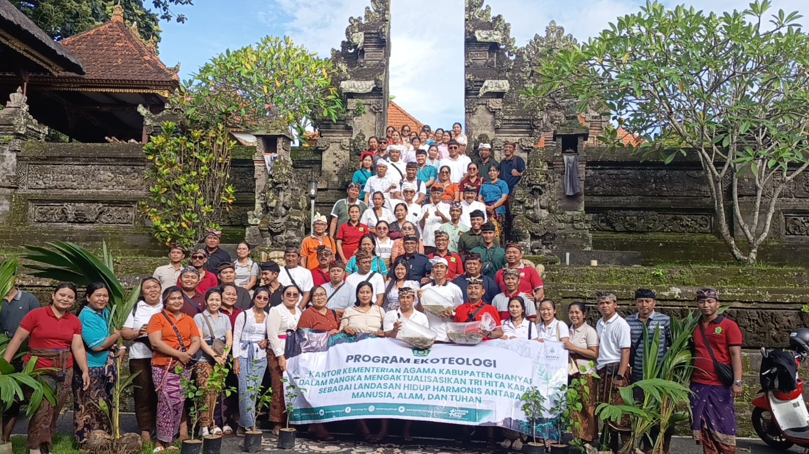 LINGKUNGAN : Kegiatan pelestarian lingkungan di Desa Adat Jero Kuta, Desa Batubulan, Kecamatan Sukawati.