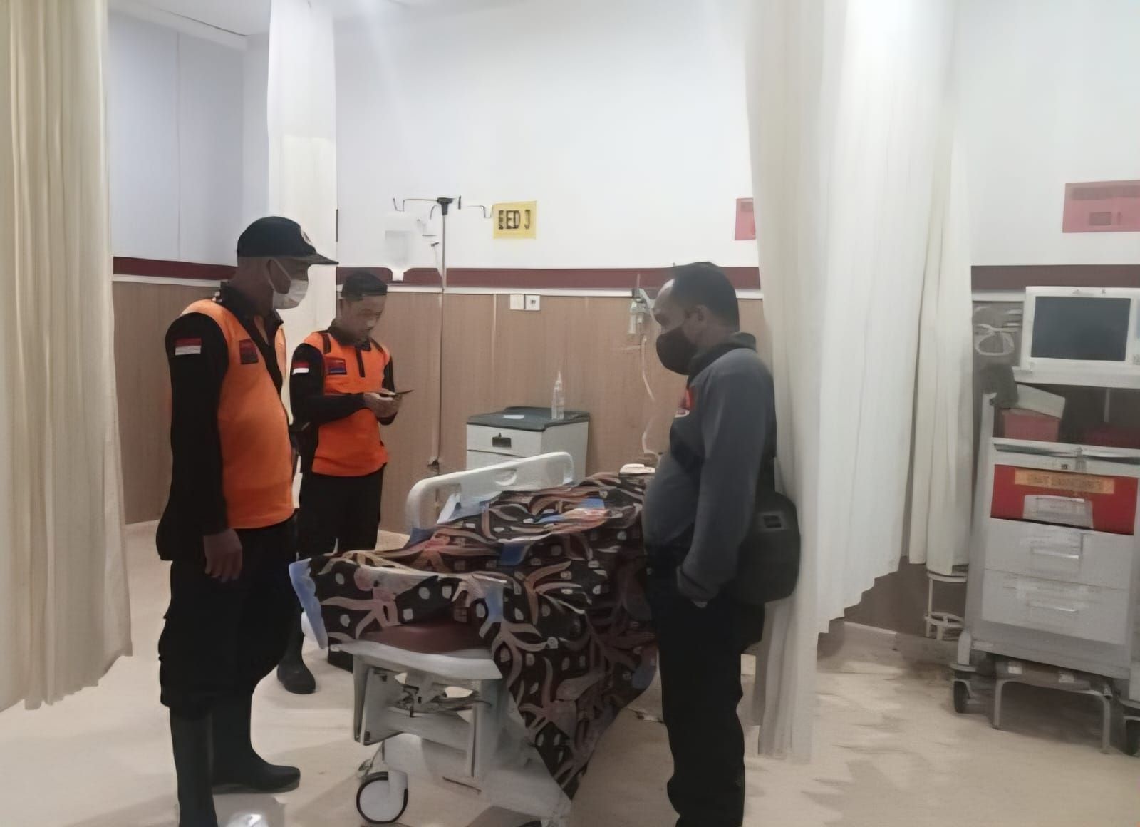 Korban pohon tumbang di Desa Tumbu, Karangasem dirawat di RSUD Karangasem, Jumat (6/2/2026).