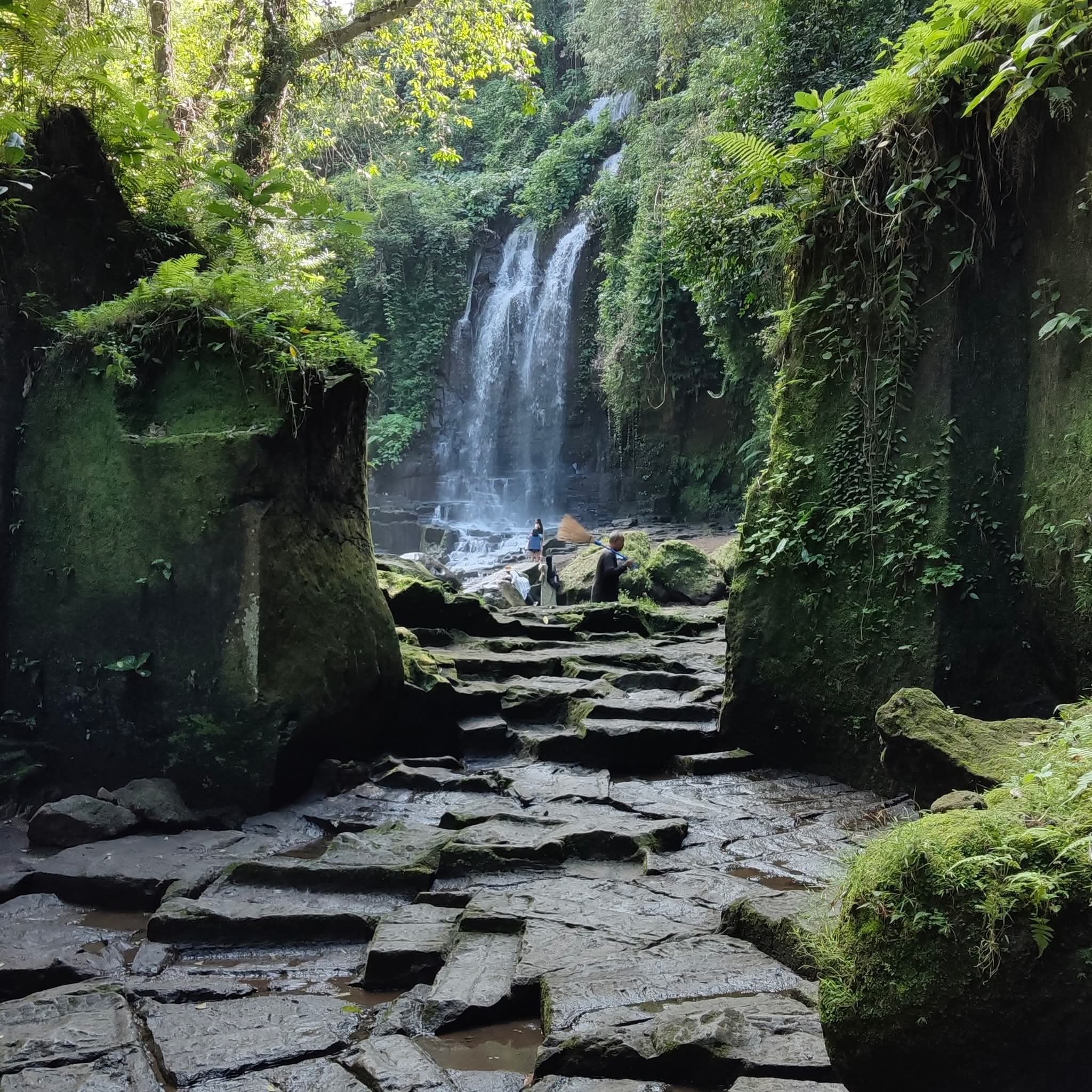 WATERFALL : Suasana waterfall di Desa Temesi, Gianyar.