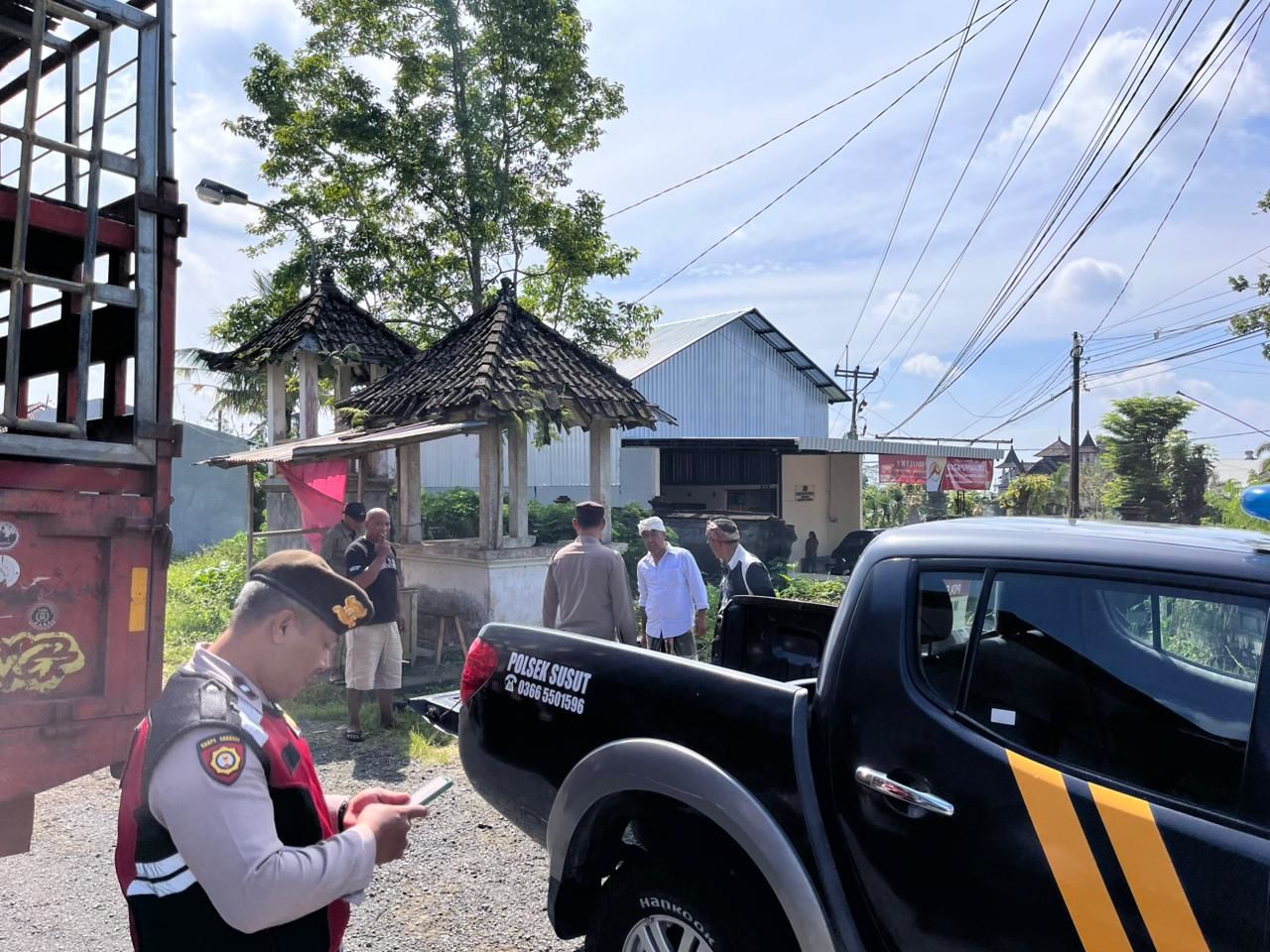 Polsek Susut mendatangi TKP kecelakaan depan Pasar Hewan Kayuambua, Desa Tiga, Kecamatan Susut, Bangli, Sabtu (7/2/2026).