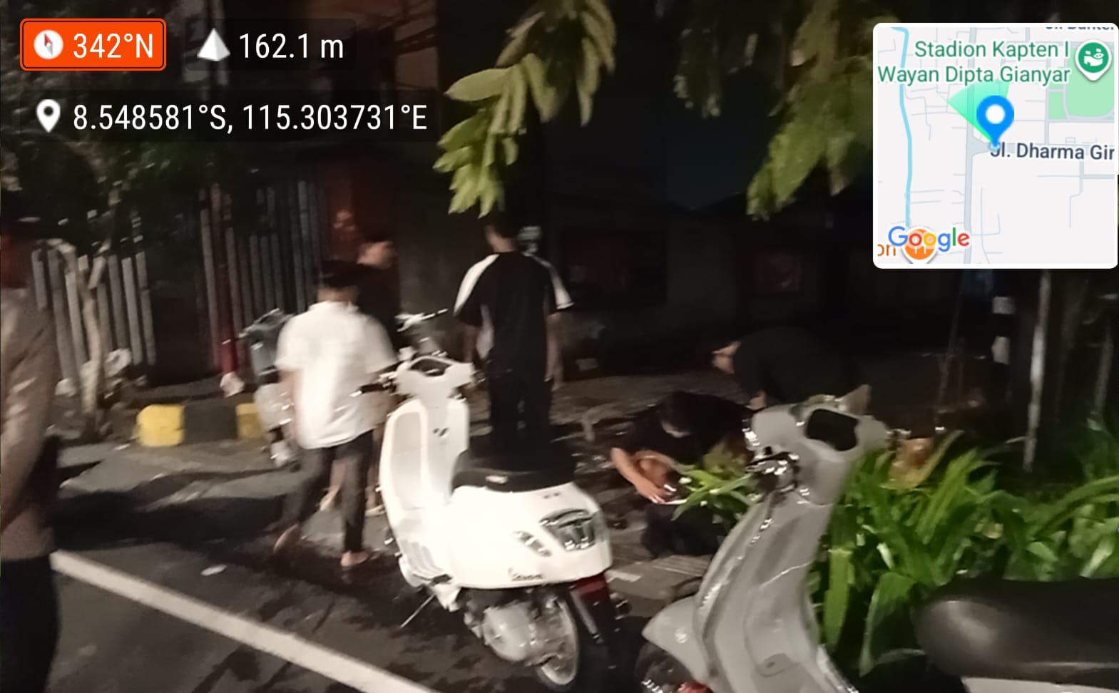 DIBUBARKAN : Polsek Blahbatuh bubarkan aksi balap liar di Bypass Dharma Giri.