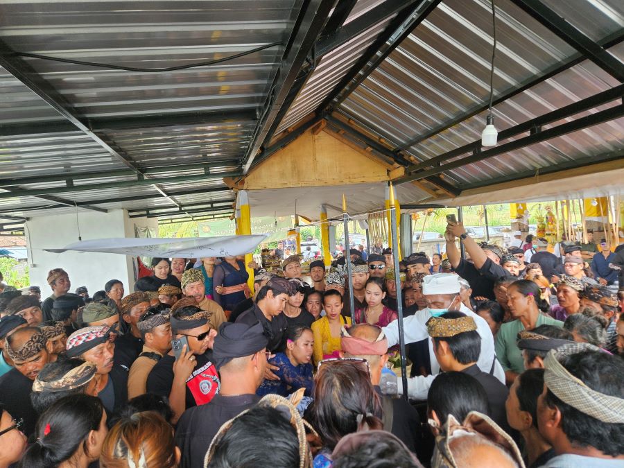 Suasana pengabenan I Wayan Rencana di Krematorium Pitra Puja, Banjar Dinas Pau, Desa Tihingan, Kecamatan Banjarangkan, Klungkung, Senin (9/2/2026).