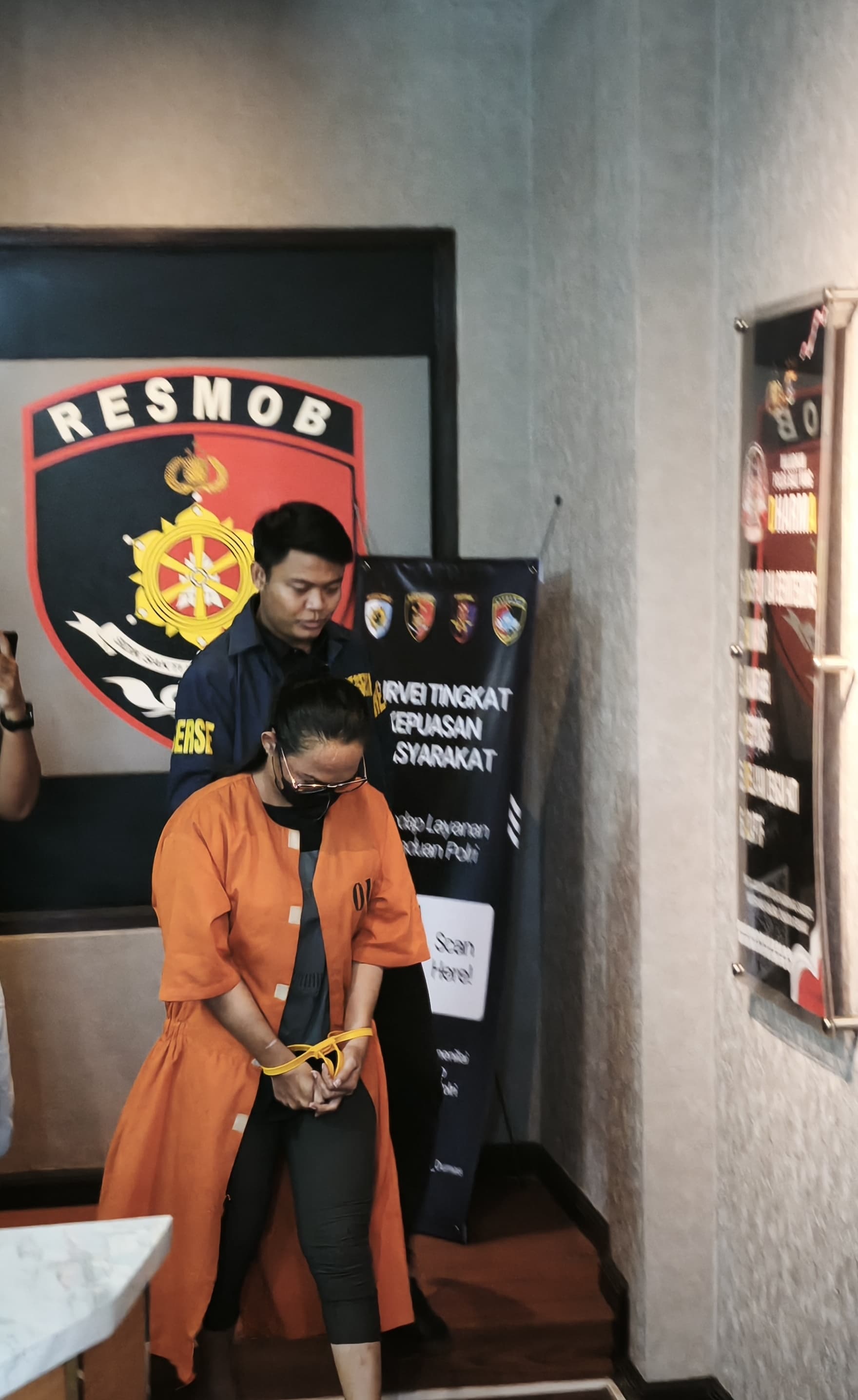 Residivis spesialis pencuri perhiasan kini diamankan di Mapolsek Kuta. (Bali Express/I Gede Paramasutha)