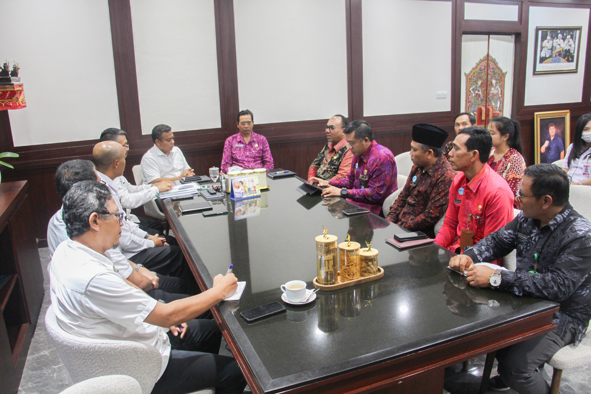 AUDIENSI : Kanwil Kementerian Agama Provinsi Bali lakukan audiensi dengan Bupati Gianyar yang diwakili Sekda Gianyar, Rabu (11/2).