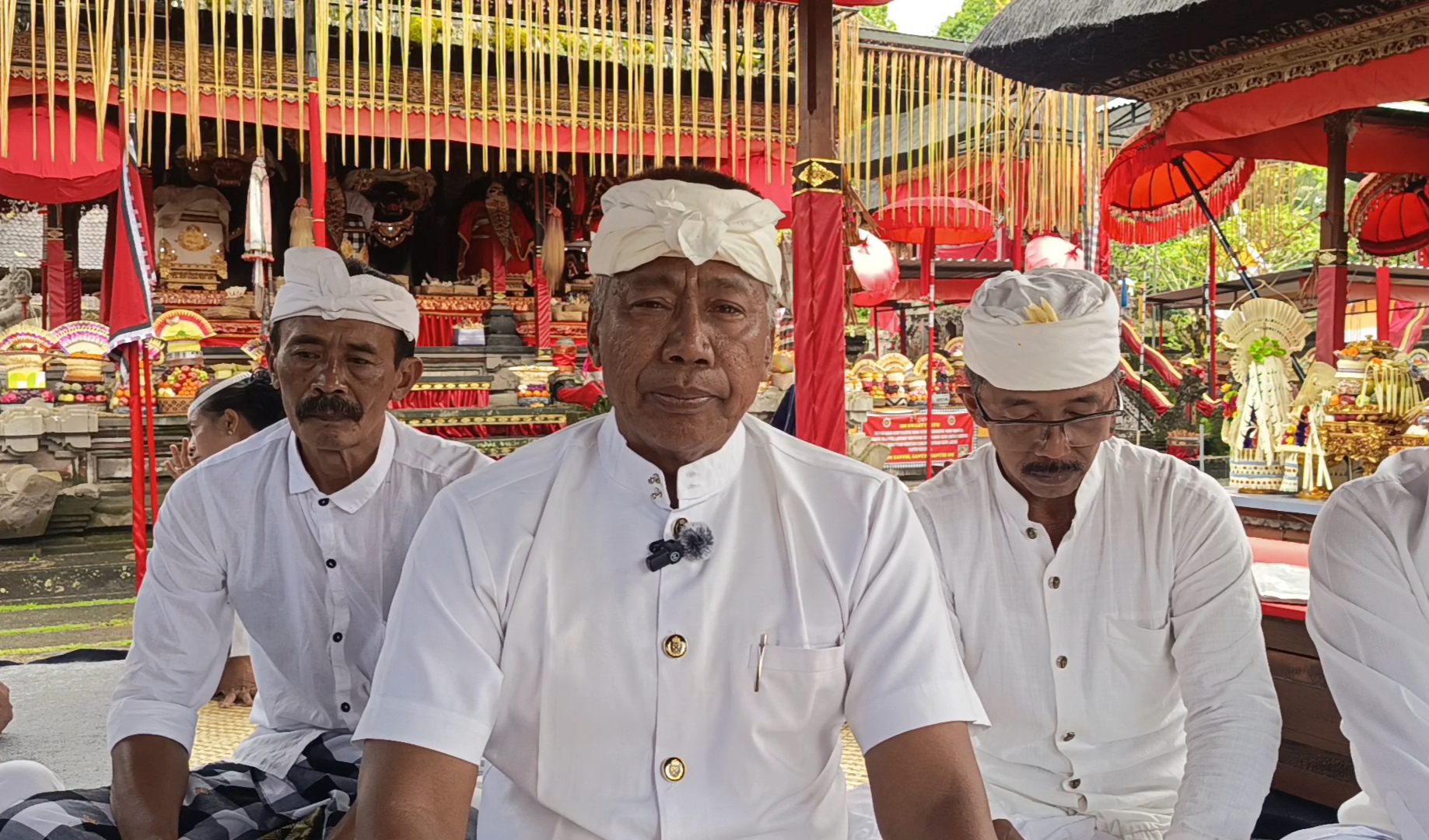 BANDESA : Bandesa Adat Kelusa, Desa Kelusa, Kecamatan Payangan, I Nyoman Suarka.