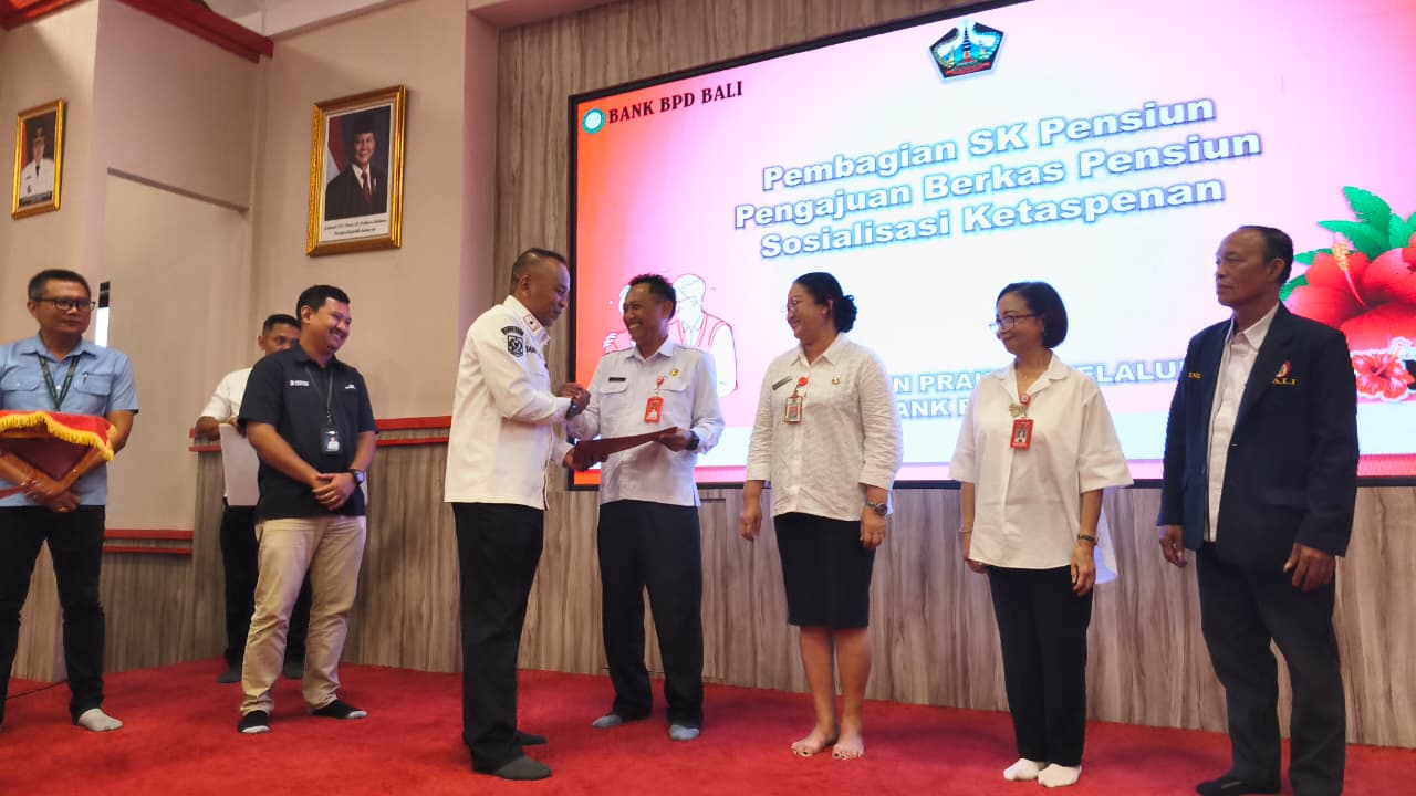 Sosialisasi calon pensiunan sekaligus penyerahan SK pensiun&nbsp; secara simbolis di Gedung Bhukti Mukti Bhakti (BMB) Kantor Bupati Bangli, Rabu (11/2/2026).