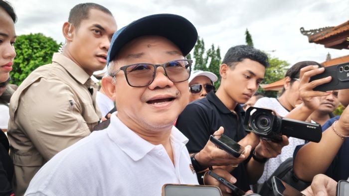 Menteri Pendidikan Dasar dan Menengah (Mendikdasmen), Abdul Mu&rsquo;ti saat berkunjung ke Buleleng.