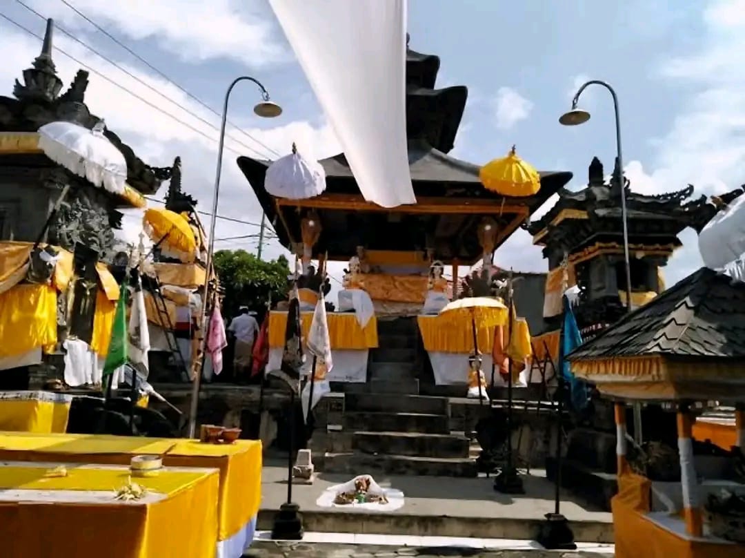 Persiapan Pujawali di Pura Jayaprana, Desa Kalianget, Kecamatan Seririt