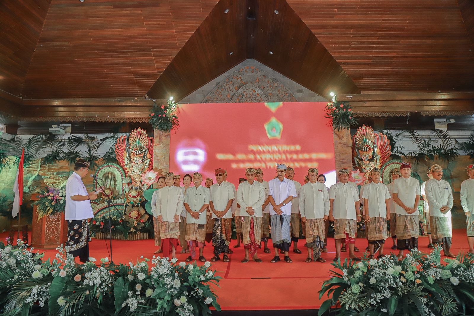 PENGUKUHAN: Majelis Kebudayaan Bali Kabupaten Gianyar dikukuhkan.