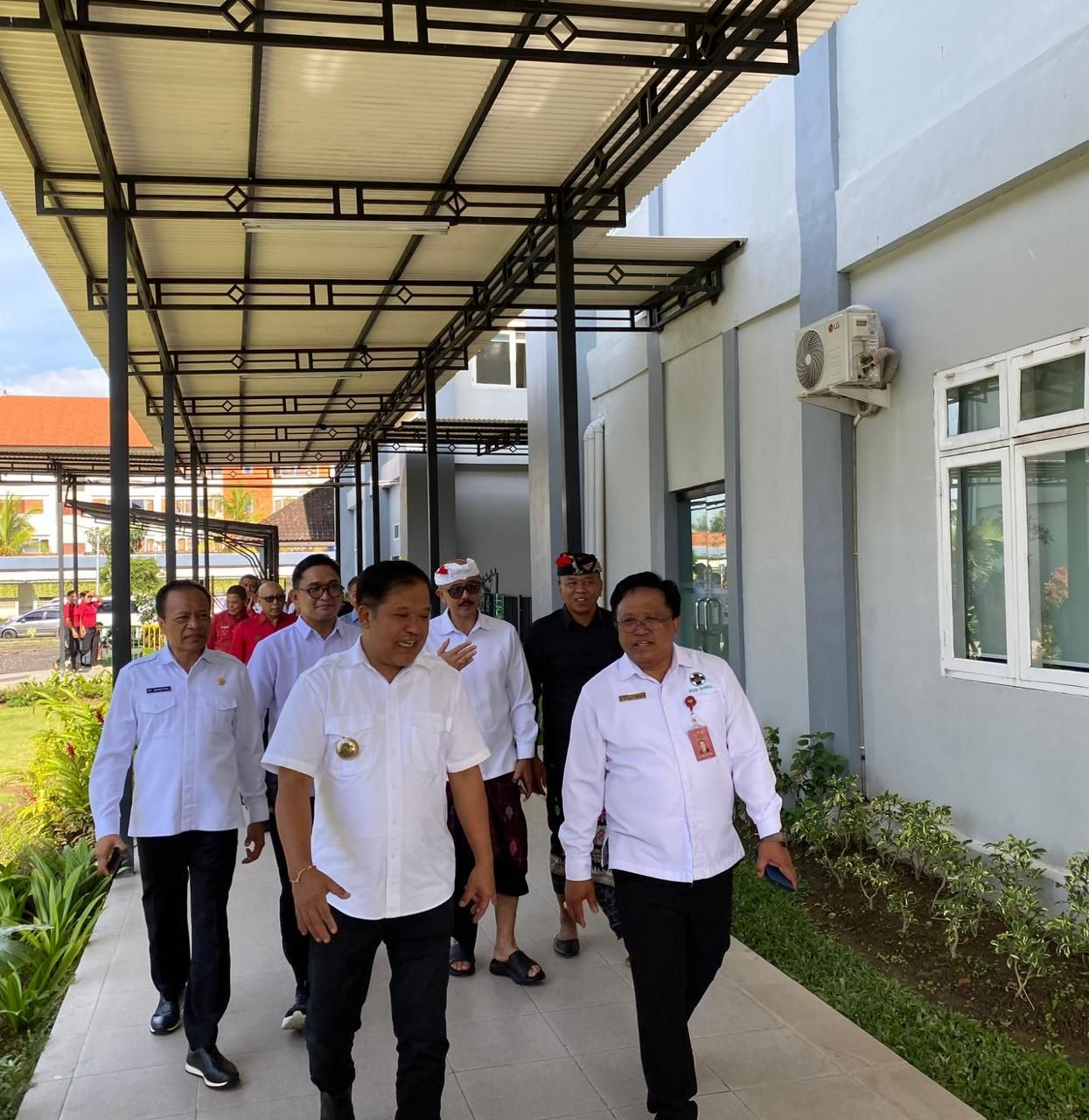 Bupati Bangli Sang Nyoman Sedana Arta (kiri, depan) saat menghadiri kegiatan di RSUD Bangli, Rabu (18/2/2026).