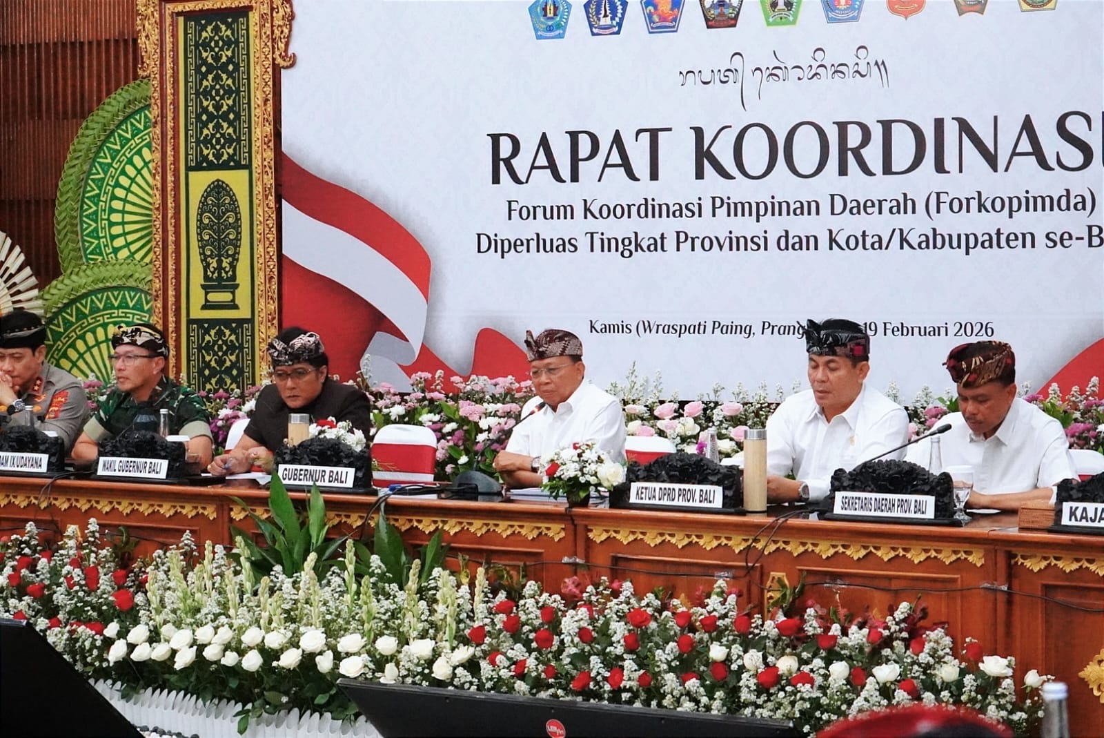 RAPAT BERSAMA: Rapat Koordinasi Forum Koordinasi Pimpinan Daerah (Forkopimda) Plus tingkat provinsi serta kabupaten/kota se-Bali di Gedung Wiswasabha, Kantor Gubernur Bali, Renon, Denpasar, Kamis (19/